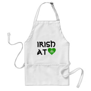 Tablier Shamrock Heart 'Irish at Heart' apron en noir