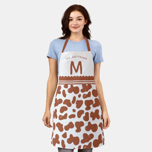 Tablier Terracotta rouille Nom personnalisé & Monogramme M (Porté)
