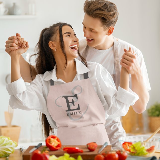 Tablier Typographie de Monogramme moderne Blush Pink (Personalize with your name and monogram initial.)