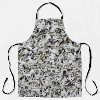 TABLIER UN ÉNORME FLOC DENSE D'OEUVRE DE NEIGE S'ENSEMBLE 