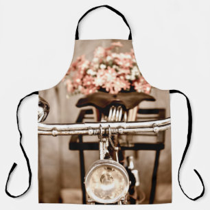 Tablier Vieux vélo et fleurs flou dans le processus arrièr