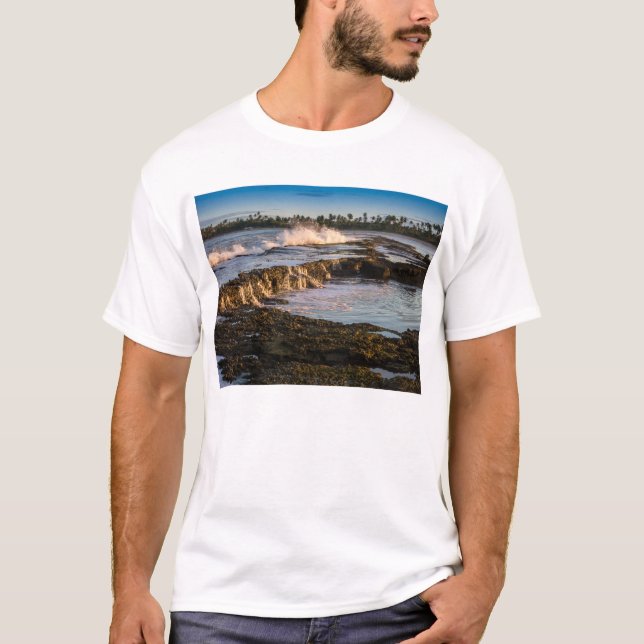Tabuba Strand: Brechende Wellen auf den Riffen T-Shirt (Vorderseite)