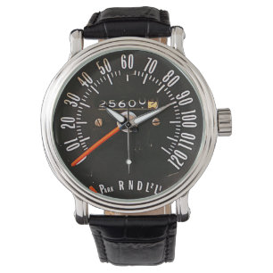 Tachometer eines klassischen Sportwagens aus den f Armbanduhr