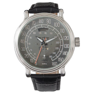 Tachometer eines klassischen Sportwagens aus der M Armbanduhr