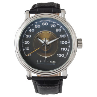 Tachometer eines klassischen Sportwagens der frühe Armbanduhr