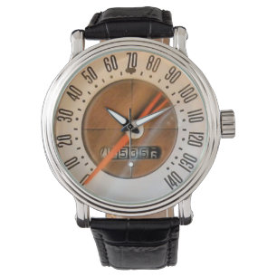 Tachometer eines klassischen Sportwagens von 1959 Armbanduhr