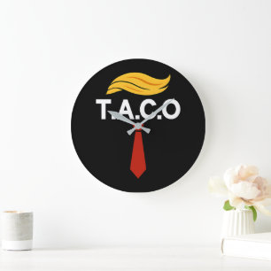 Taco Trump hält immer Hühner aus Große Wanduhr