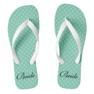 Tadellose Polkapunktmuster-Hochzeitsbraut drehen Flip Flops