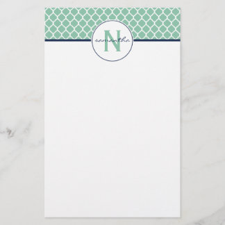 Tadelloses grünes Quatrefoil Monogramm Briefpapier