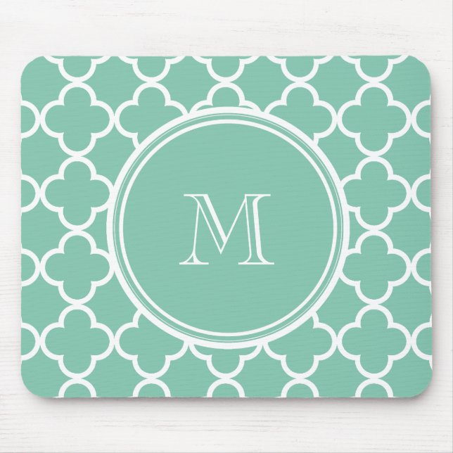 Tadelloses grünes Quatrefoil Muster, Ihr Monogramm Mousepad (Vorne)