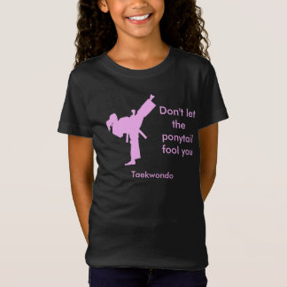Taekwondo-Mädchen lassen den Pferdeschwanz Sie T-Shirt