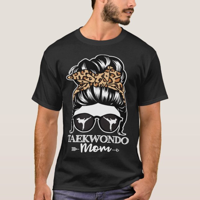 Taekwondo Mama Messy Bun Hair Taekwondo Athlete Mo T-Shirt (Vorderseite)