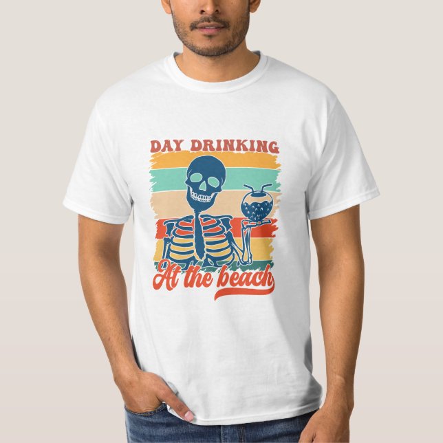 "Tag trinken am Strand", Sommerdesign T-Shirt (Vorderseite)