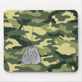 Tags für Militärhunde mit Paw-Prints auf Camouflag Mousepad