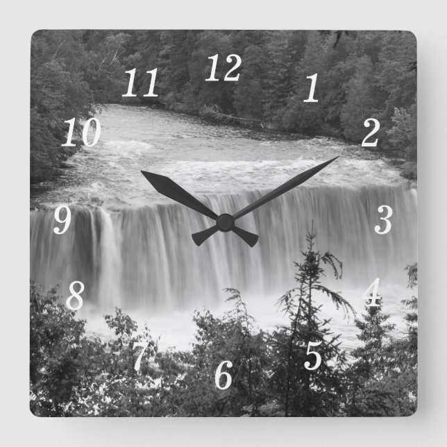 Tahquamenon Upper Falls Graustufen Wall Clock Quadratische Wanduhr (Vorderseite)