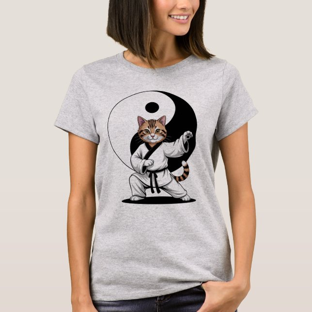 Tai Chi Master Tabby Cat Yin Yang T-Shirt (Vorderseite)
