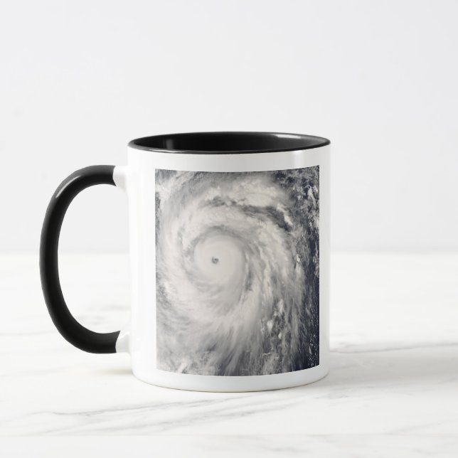 Taifun Jangmi vor Taiwan und den Philippinen Tasse (Links)