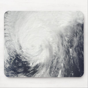 Taifun Melor, das Japan sich nähert Mousepad