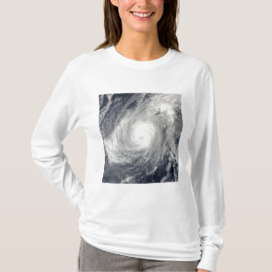 Taifun Nida südwestlich von Iwo Jima T-Shirt