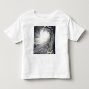 Taifun Nuri über den philippinischen Inseln Kleinkind T-shirt