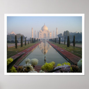 Taj Mahal Mausoleum bei Sunrise Poster
