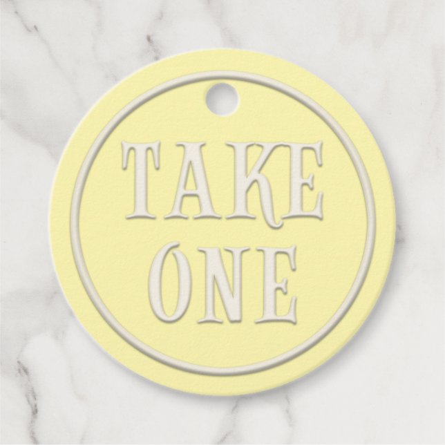 "Take On" Wunderland Tee Party Gelb Custom Geschenkanhänger (Vorderseite)