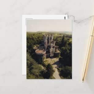 Tall Graue Stone Burg im Grünen Postkarte
