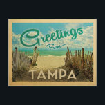 Tampa Beach Vintage Travel Postkarte<br><div class="desc">Diese Grüße aus Tampa Vintage Postkarte Design verfügt über einen Sandstrand mit einem schönen türkisfarbenen Meer Wasser und über dem Meer,  einen blauen Himmel mit billigen weißen Wolken. Im Vintage Reisen Stil.</div>