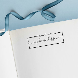 Tampon Auto-encreur Bordé Ce Livre Appartient Au Nom De Script À La Mo