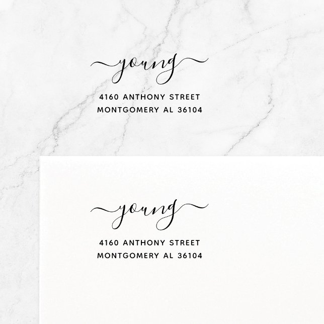 Tampon Auto-encreur Nom manuscrit moderne et adresse de retour 08a. (Modern, elegant calligraphy font with swashes family name self-inking return address stamp.)