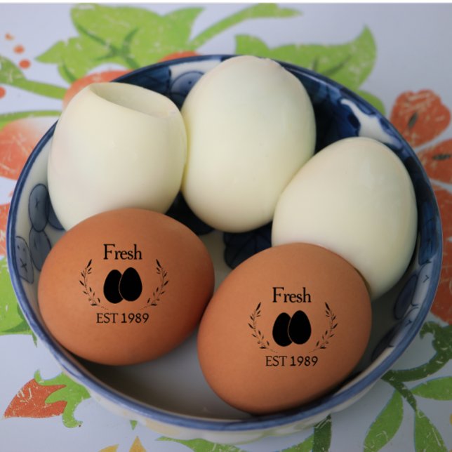 Tampons Encreurs Oeufs frais personnalisés modernes avec date Noir (modern personalized fresh eggs rubber stamp)
