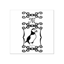 Puffin élégant dans un cadre de fer français
