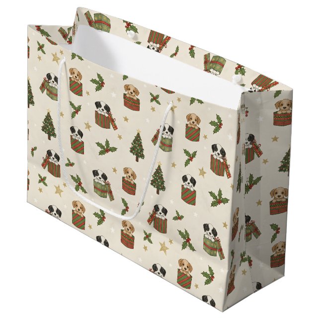 Tan and Black & White Puppies Christmas Pattern Große Geschenktüte (Vorderseite Schrägansicht)