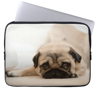 TAN-Frau-Mops Laptopschutzhülle