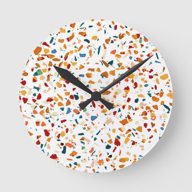 Tan Terrazzo | Eclectic Quirky Confetti Malerei | Runde Wanduhr (Vorderseite)