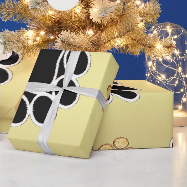 Tan und schwarze Pfoten auf goldenem Hintergrund # Geschenkpapier (Feiertage)