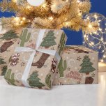 Tan Western Cowboy Christmas Wrapping Paper Geschenkpapier<br><div class="desc">Niedliche und lustige Western Thema Cowboy Cowgirl Land Weihnachtszeitung. Das ist eine festliche Urlaubsumhüllung. Das Design umfasst Cowboystiefel und -hüte,  Kakteen,  Weihnachtsbäume und Bonbons. Die Farbgebung ist grün,  braun,  rot und weiß. Tan Sand beige Hintergrund.</div>