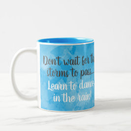 Tanz in der Regenblauen Wasserfarbe Inspiration Zweifarbige Tasse