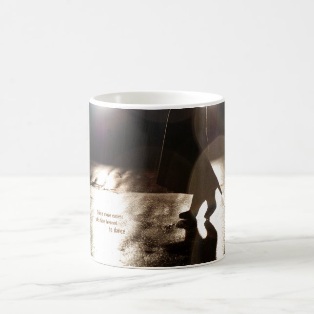 Tanz ohne einen Partner Kaffeetasse (Mittel)