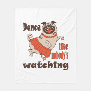 Tanz wie niemand sieht gürteligen Mops Hund zu Fleecedecke