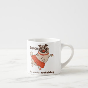 Tanz wie niemand sieht Mops Girl zu Espressotasse