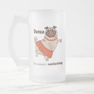 Tanz wie niemand sieht Mops Girl zu Mattglas Bierglas