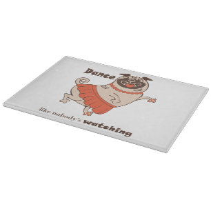 Tanz wie niemand sieht Mops Girl zu Schneidebrett