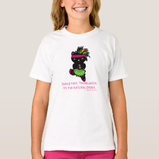 Tanz zuerst. Denken Sie später nach. T-Shirt