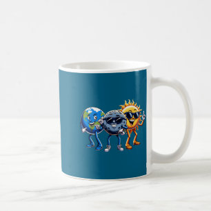 Tanzende Erde Mond Sonne Lustige totale Sonnenfins Kaffeetasse