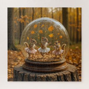 Tanzende Streifenhörnchen in einer Glaskugel