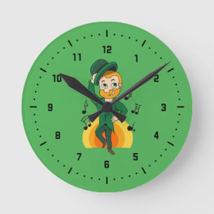 Tanzender Kobold, St. Patrick's Day Cartoon  Runde Wanduhr