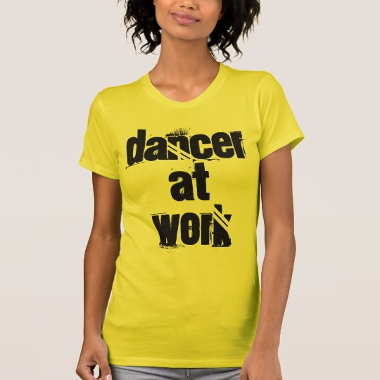 Tänzer am Arbeits-Gelb-angepassten T - Shirt