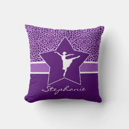 Tänzer im lila Cheetah-Druck mit Monogramm Kissen