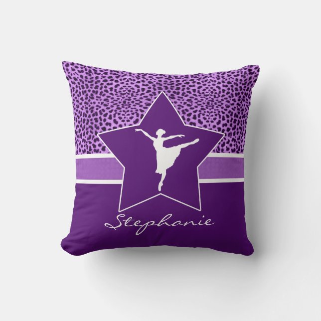 Tänzer im lila Cheetah-Druck mit Monogramm Kissen (Vorderseite)